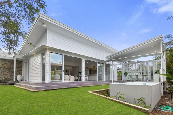 Brand New and 5 minutes from the Noosa river
